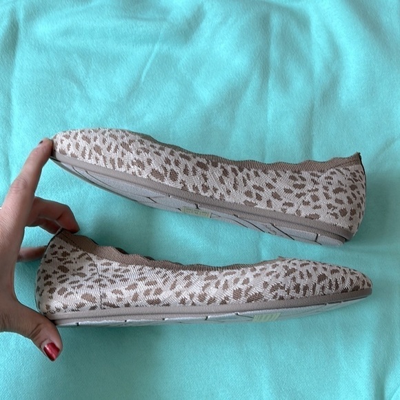 Brand New Skechers Cleo 2.0 Uninhibited Slip-On Casual Ballet Flats Mocha - Picture 15 of 16